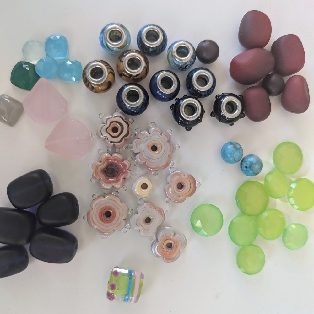 Assorted Glass Beads Collection - Picture 6 of 8